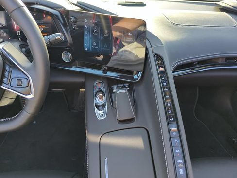 Used 2024 Chevrolet Corvette Stingray Preferred Cpe w/ Z51 Performance Package RWD image 21