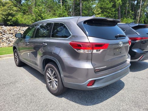 Used 2019 Toyota Highlander XLE FWD image 6