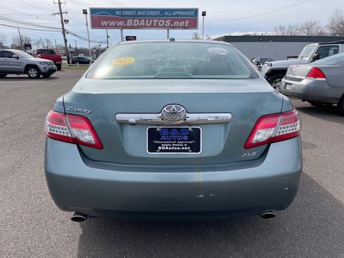 Used 2011 Toyota Camry XLE w/ SE/XLE Extra-Value Pkg image 6