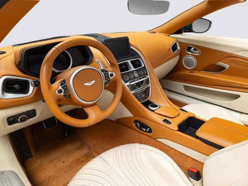 Used 2023 Aston Martin DB11 Volante image 28
