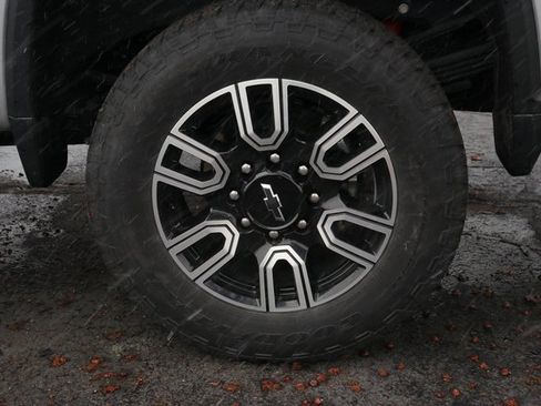 Used 2022 Chevrolet Silverado 3500 LTZ w/ LTZ Convenience Package image 10