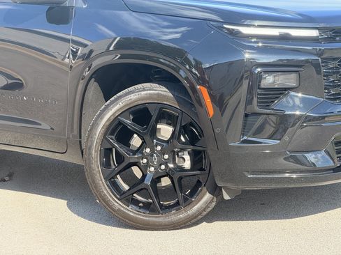 Used 2024 Chevrolet Traverse RS w/ LPO, Floor Liner Package FWD image 3