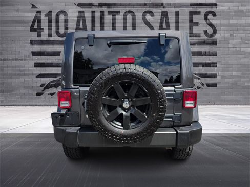 Used 2017 Jeep Wrangler Unlimited Rubicon AWD/4WD image 4