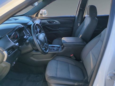 Used 2023 Chevrolet Traverse LT image 9