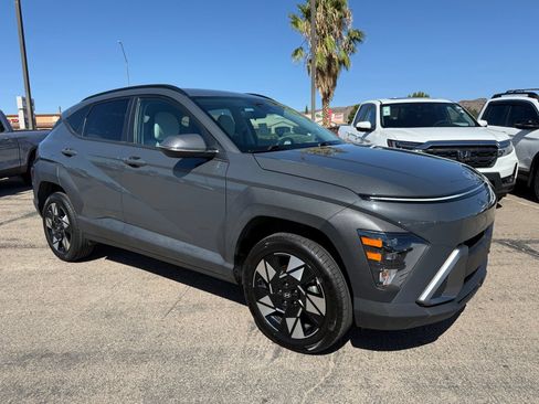 Used 2024 Hyundai Kona SEL AWD/4WD image 3