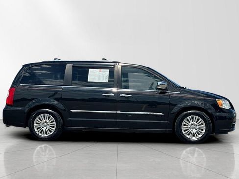 Used 2012 Chrysler Town & Country Limited w/ Luxury Group FWD image 7