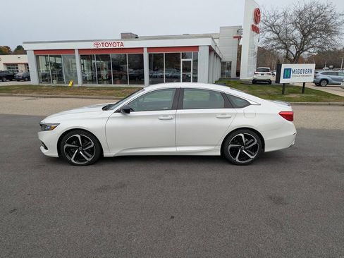 Used 2022 Honda Accord Sport image 2