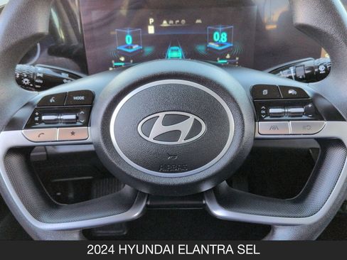 Used 2024 Hyundai Elantra SEL image 12