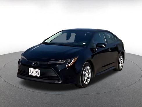 Used 2025 Toyota Corolla LE image 12