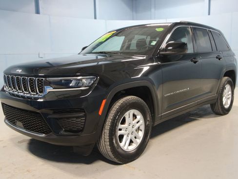 Used 2022 Jeep Grand Cherokee Laredo w/ Luxury Tech Group I image 30
