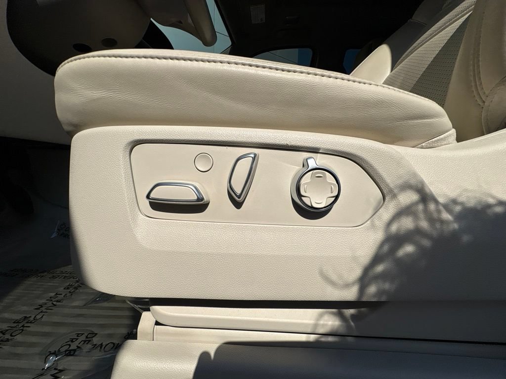 Used 2022 Cadillac Escalade Sport Platinum AWD/4WD image 17