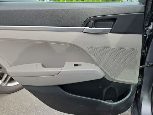 Used 2019 Hyundai Elantra SE FWD image 26