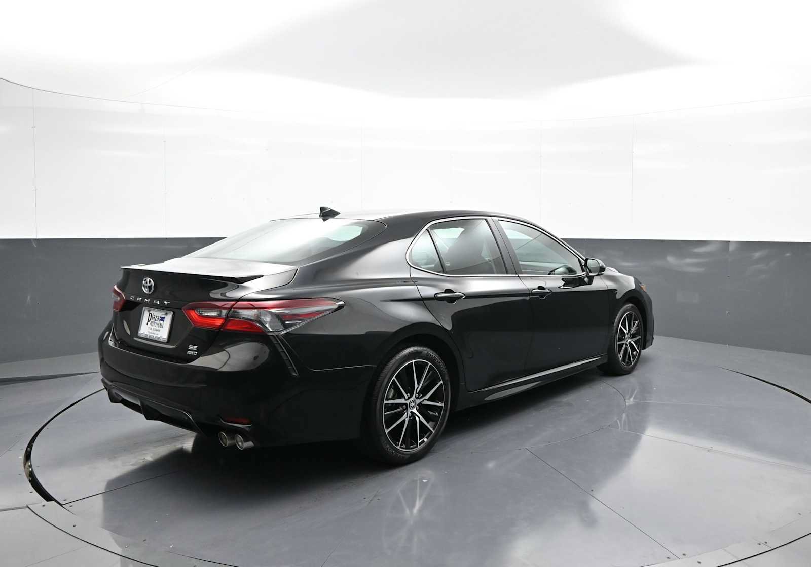 Used 2024 Toyota Camry SE AWD/4WD image 6