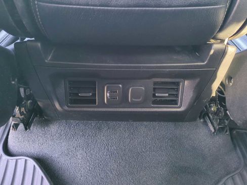 Used 2021 Chevrolet Silverado 1500 LT w/ Z71 Off-Road Package image 20