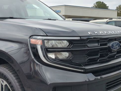 New 2025 Ford Expedition Active image 10
