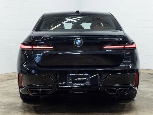 Used 2025 BMW 760i xDrive w/ Executive Package AWD/4WD image 9