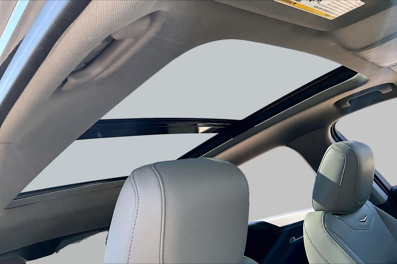Used 2019 Cadillac XT4 Luxury w/ Cold Weather Package FWD image 14