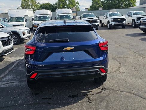 Used 2024 Chevrolet Trax LS w/ LS Convenience Package FWD image 6