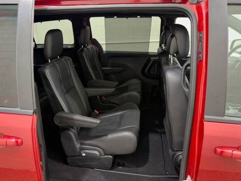 Used 2014 Dodge Grand Caravan SXT image 24