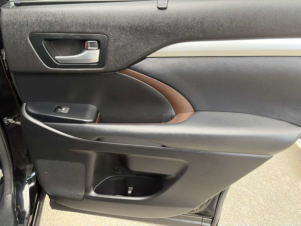 Used 2014 Toyota Highlander XLE FWD image 24