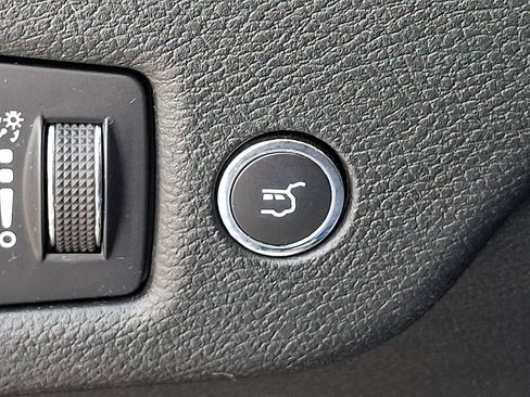 Used 2022 Jeep Cherokee Limited AWD/4WD image 24