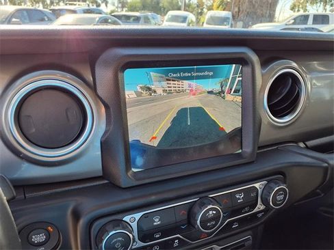 Used 2023 Jeep Gladiator Overland image 18