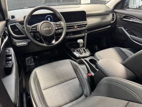 Used 2026 Kia Seltos EX FWD image 7