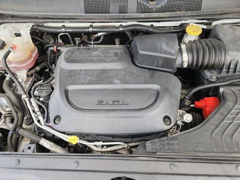 Used 2023 Chrysler Voyager LX FWD image 34