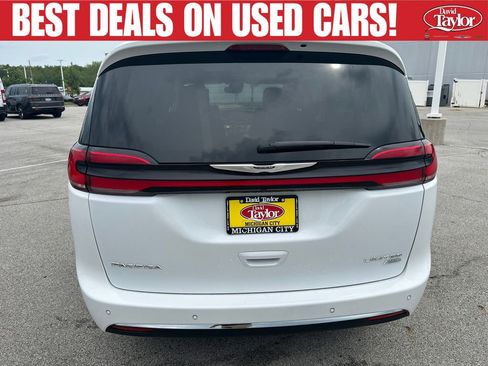 Used 2023 Chrysler Pacifica Limited w/ Uconnect Theater Family Group AWD/4WD image 4