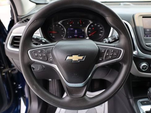 Used 2022 Chevrolet Equinox LS w/ LS Convenience Package AWD/4WD image 16