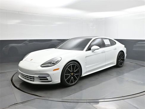 Used 2018 Porsche Panamera 4S image 34