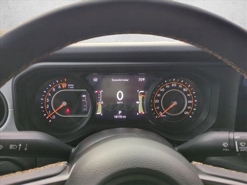 Used 2024 Jeep Gladiator Sport image 10