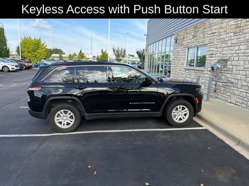 Used 2025 Jeep Grand Cherokee Laredo AWD/4WD image 2