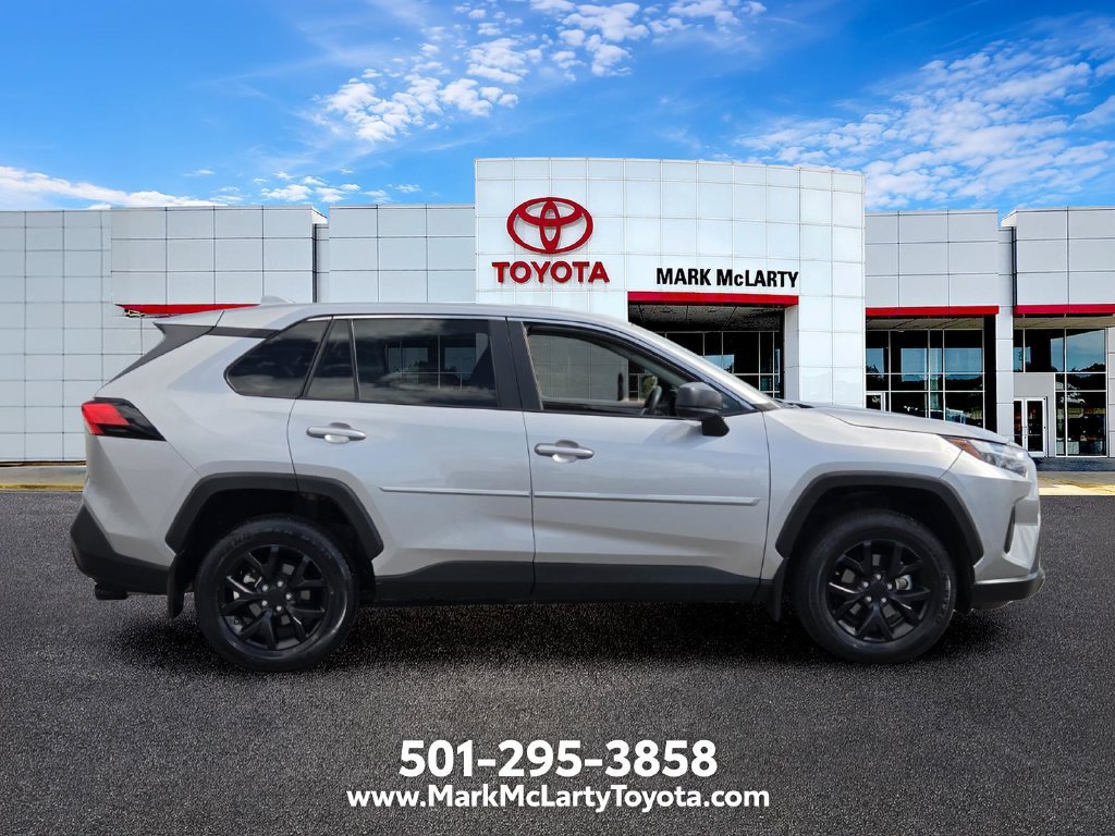 Used 2023 Toyota RAV4 LE FWD image 6