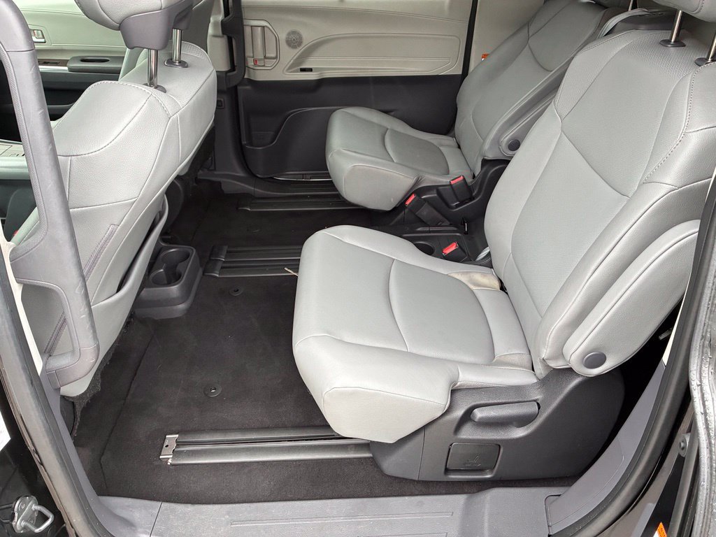 Used 2023 Toyota Sienna XLE FWD image 24