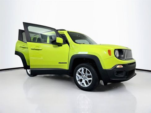 Used 2017 Jeep Renegade Latitude w/ Cold Weather Group AWD/4WD image 38
