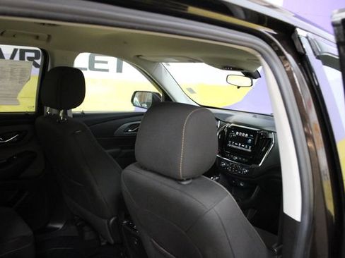 Used 2018 Chevrolet Traverse LT w/ LPO, 'HIT The Road' Package AWD/4WD image 12