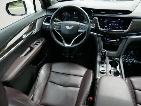 Used 2022 Cadillac XT6 Premium Luxury w/ LPO, Floor Liner Package AWD/4WD image 9