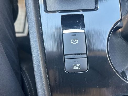 Used 2024 Nissan Rogue SL AWD/4WD image 23