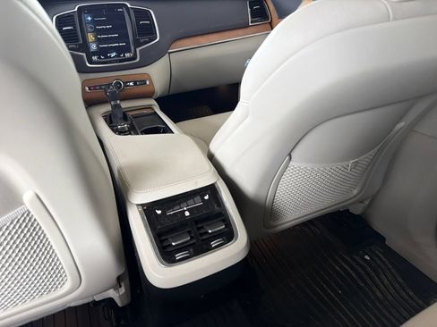 Used 2021 Volvo XC90 T6 Momentum AWD/4WD image 18