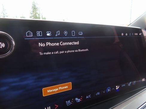 Certified 2025 Chevrolet Suburban Premier image 23