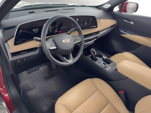 Used 2024 Cadillac XT4 Premium Luxury FWD image 4