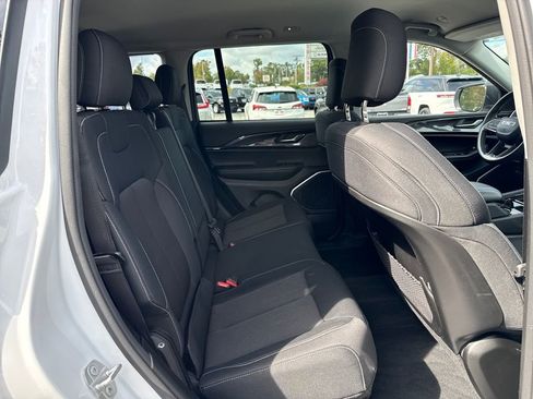 Used 2022 Jeep Grand Cherokee Laredo w/ Luxury Tech Group I image 20