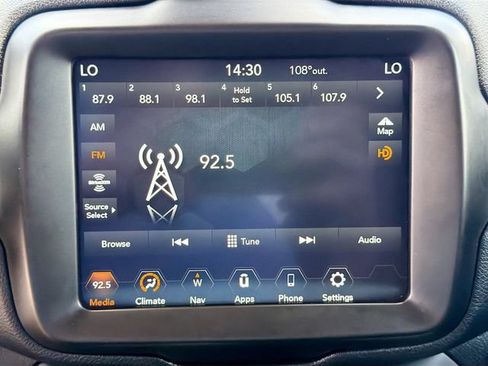 Used 2023 Jeep Renegade Latitude AWD/4WD image 16