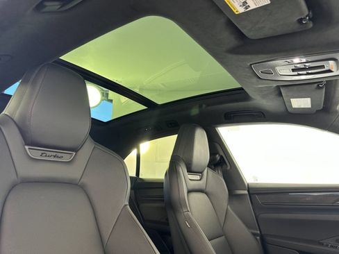 New 2026 Porsche Macan Turbo Electric AWD/4WD image 19