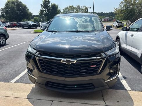 Used 2022 Chevrolet Traverse RS FWD image 2