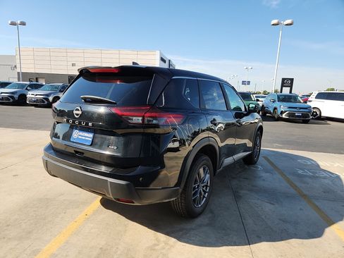 Used 2024 Nissan Rogue S image 7