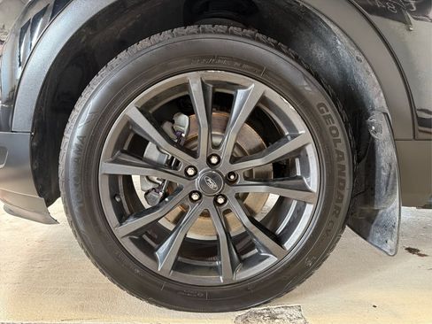 Used 2018 Ford Explorer XLT w/ Equipment Group 202A AWD/4WD image 13