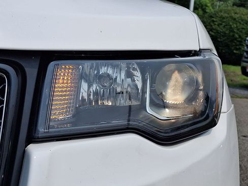Used 2021 Jeep Grand Cherokee Laredo X AWD/4WD image 10