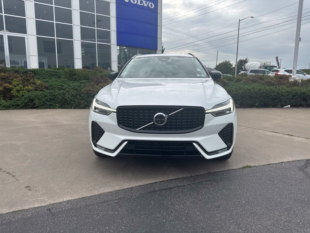 Used 2025 Volvo XC60 B5 Plus w/ Climate Package AWD/4WD image 2